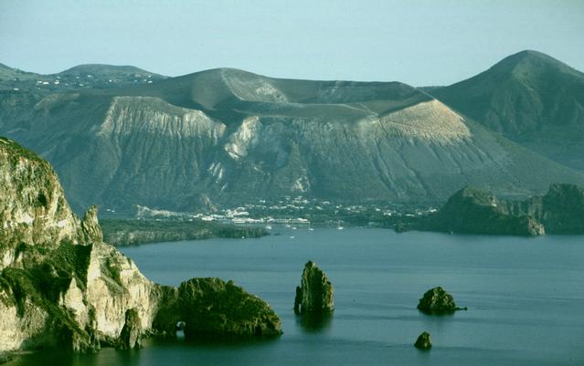  [Vulcano and Faraglioni] 