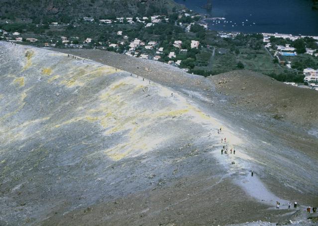  [Crater rim] 
