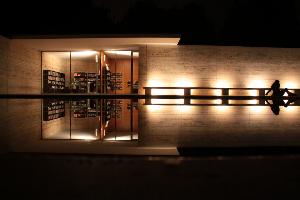  [Mies van der Rohe Pavilion] 