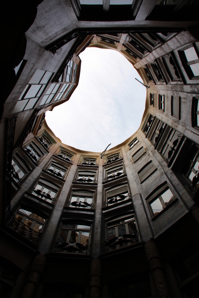  [Courtyard] 