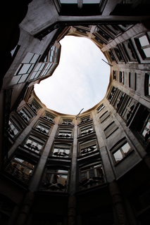  [Courtyard] 