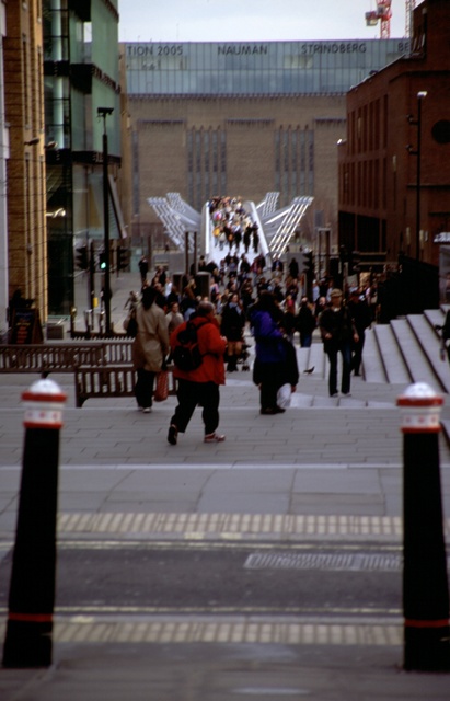  [Millennium Bridge] 
