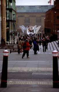  [Millennium Bridge] 