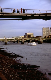  [Millennium Bridge] 