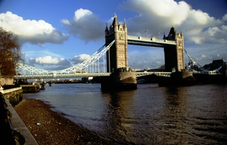  [Tower Bridge] 