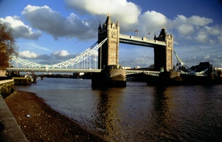  [Tower Bridge] 