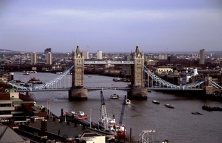  [Tower Bridge] 
