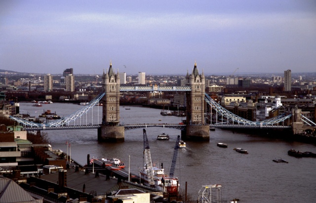  [Tower Bridge] 