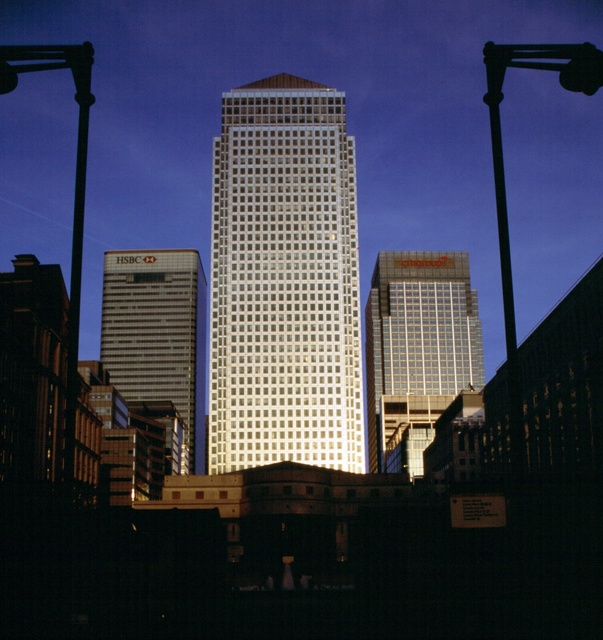  [One Canada Square] 