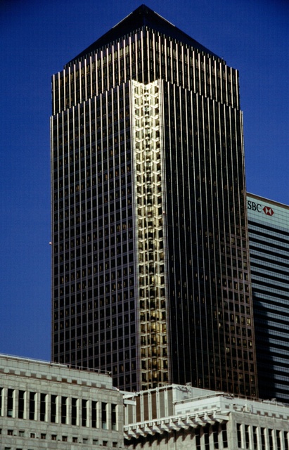  [One Canada Square] 