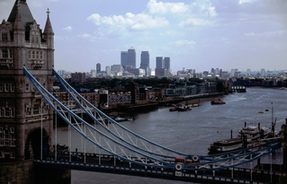  [Canary Wharf] 