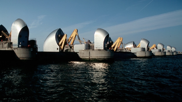  [Thames Barrier] 