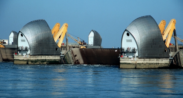  [Thames Barrier] 