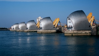  [Thames Barrier] 