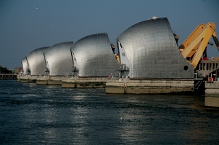  [Thames Barrier] 