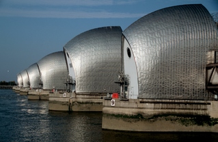  [Thames Barrier] 