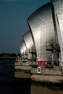  [Thames Barrier] 
