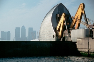  [Thames Barrier] 