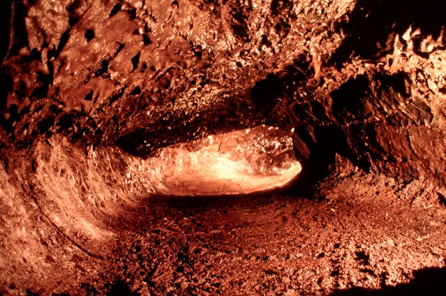  [Lava tunnel] 