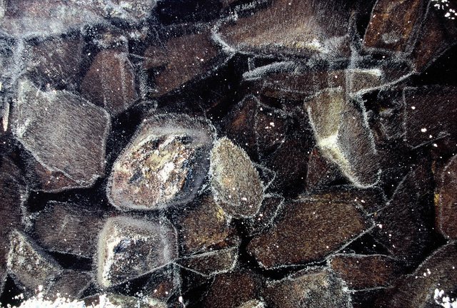  [Frozen tarn] 