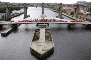 [Swing bridge] 