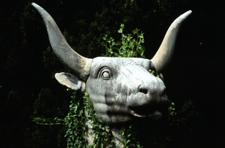  [Statue] 
