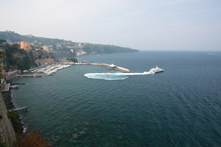 [Bay] 