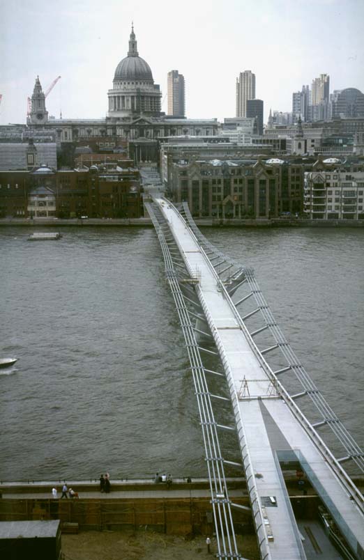  [Millennium Bridge] 